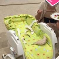 赤ちゃんには赤ちゃん用の席を設けてくれます