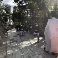 花嫁行列にて挙式の神殿に向かうところ2
