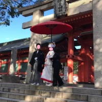 挙式終了後も集合写真などたくさんスナップ写真を撮ります。