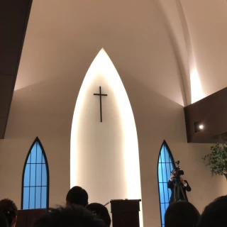 天井高いチャペル