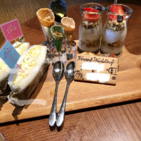 メイク中の新郎新婦への軽食
プレートもありビックリ