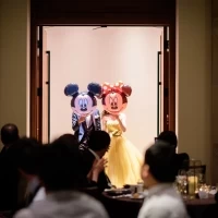 お色直し入場はミキミニバルーンを持って