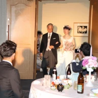 新婦父と入場