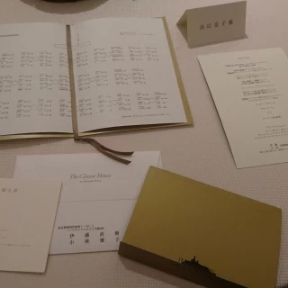 招待状のサンプル。クラシックハウスのイラストがよい。