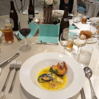 前菜からメインまでかなりボリュームがあります。