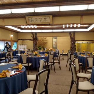 ～100名まで入れます。他の披露宴会場よりも豪華です