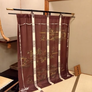 歴史のある鳥獣戯画のコピー（公式）のものだそう。素敵です