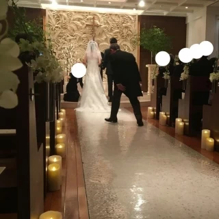 バージンロードも長めです