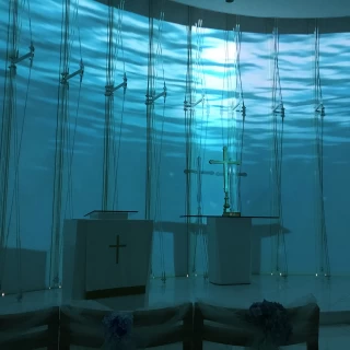 プロジェクションマッピングの映像が琵琶湖の底を演出していた。