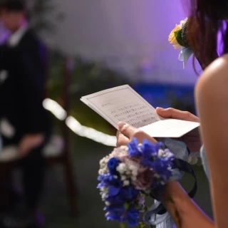 花嫁が両親に向けた手紙を読むシーンです