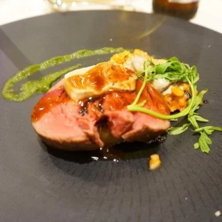 お肉料理です。