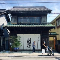 会場を代表する暖簾がお出迎え