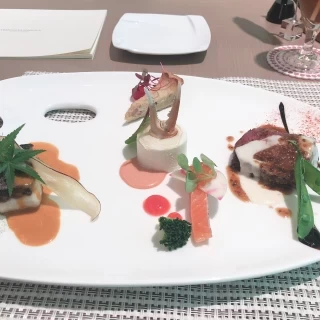 見た目も鮮やかで、式に華を添えてくれるお料理だと思います。