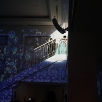 階段と映像を使った入場演出