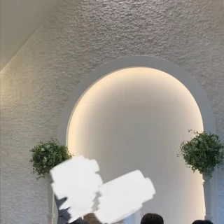 白くて天井の高いチャペル
