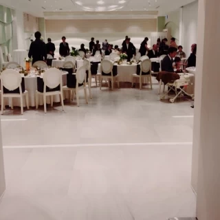 会場入り口で