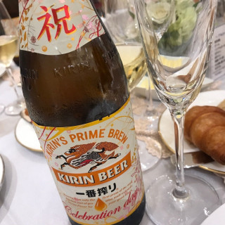 お祝いのビール