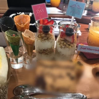 メイク中にご飯をいただきました。
