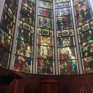 天井が高く綺麗でした。神聖な雰囲気です