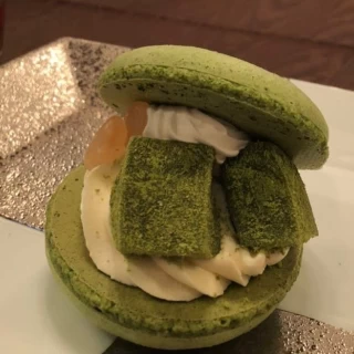 デザートは抹茶のマカロンに変更しました