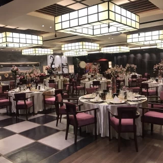 和モダンの宴会場。