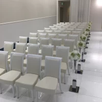 チャペルにゲストが座る椅子です。