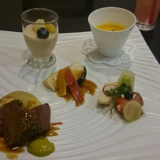 試食用のお料理。お肉も柔らかくおいしかったです。