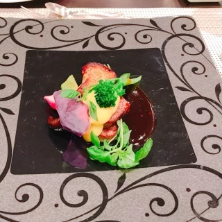 メインのフォアグラとお肉。