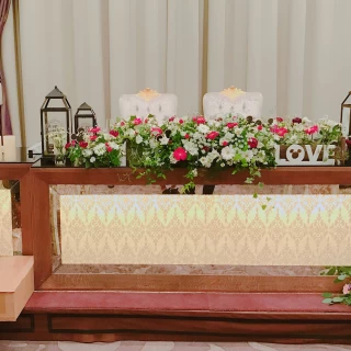 新郎新婦の席。自由に装飾出来ます。