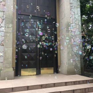 シャボン玉を飛ばしてくれます