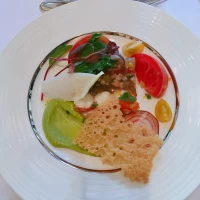 前菜のトマトは持ち込み品です！