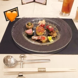 ウェルカムドリンクと一緒に前菜が食べられるのが嬉しい！