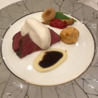 お肉料理はボリュームがあって、招待客からの評判も良かった