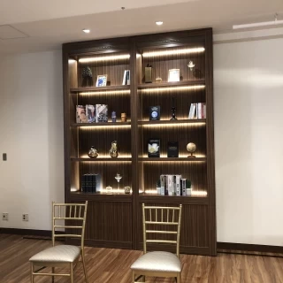本棚と見せかけて、、？！ここも扉。