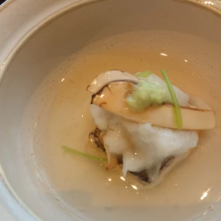 松茸の風味が漂い秋らしさを感じられます。