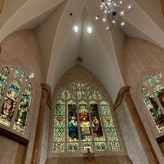 天井が高く、パイプオルガンや聖歌隊の音がよく響き渡ります。