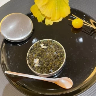 銀杏の葉を使った季節感のあるお料理