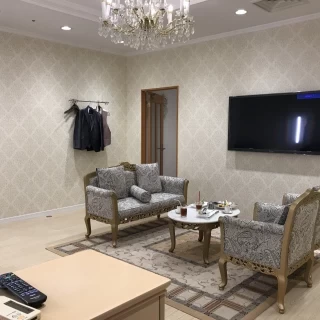 会場のすぐ裏側。会場の様子は大きなモニタで見れました。