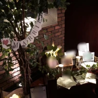 ウェルカムスペースから披露宴会場へ、装飾を移動しました。