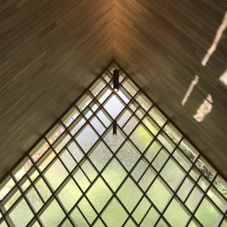 水のチャペル。中は木に囲まれていて、とても落ち着く空間でした
