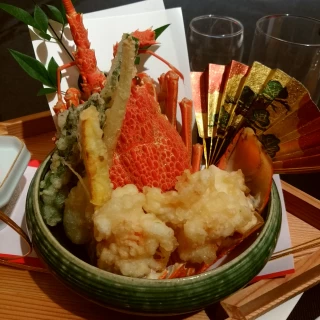 揚げたてで見た目も豪華。