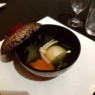 こだわりの鮪出汁のお椀。