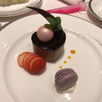 デザートはチョコレート系のケーキでした