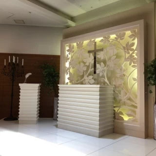 新郎新婦のところは台になっていて誰からでも見れます