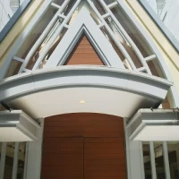 ホテルの中に建つチャペル