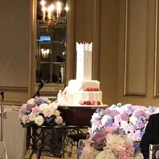 大隈講堂ケーキがウエディングケーキで選べます。