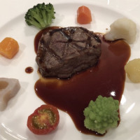 メインディッシュの肉料理