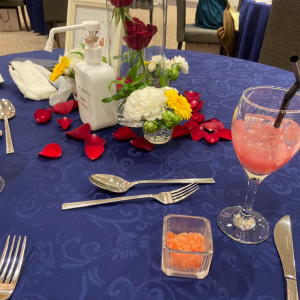 ゲストテーブルの装花とコーディネート|516904さんのブライマリーコートの写真(1212549)