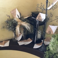 チャペルへと上がる階段の脇には私達の名前が入ったカードか