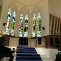 ステンドガラスと天井の高い教会がとても素敵でした
